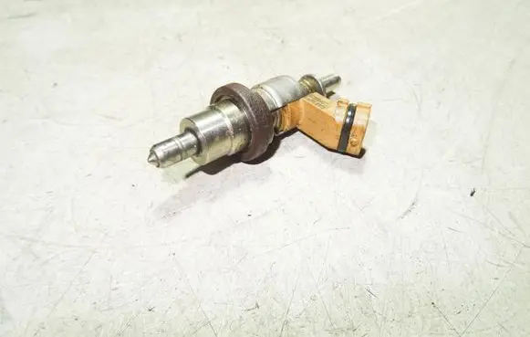 Toyota Avensis T250 Fuel injector 003120G 2371026011