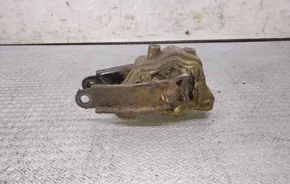 Ford Mondeo MK IV Engine mount bracket