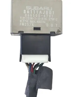 Subaru Legacy Hazard warning light relay 86111AJ001 0665006791