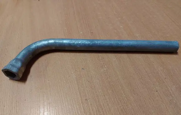 Volkswagen Tiguan Wheel nut wrench 4D0012219A