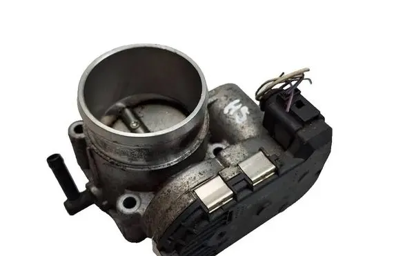 Volkswagen Golf V Throttle valve 06A133062C
