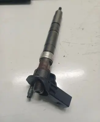 Audi A4 S4 B8 8K Fuel injector 03L130277C
