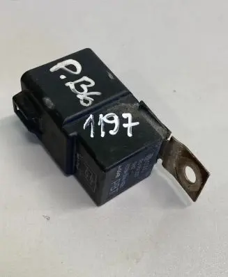 Volkswagen PASSAT B6 Other relay 3B0951253