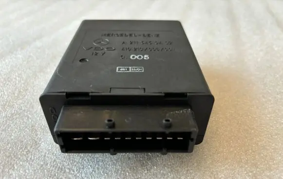 Mercedes-Benz E W211 Air suspension control unit module (rear) A2115450432 410213006001 2115450432