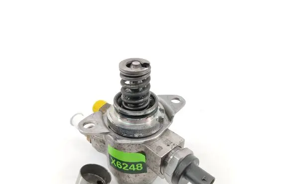 Volkswagen Polo V 6R Fuel injection high pressure pump 03C127026D