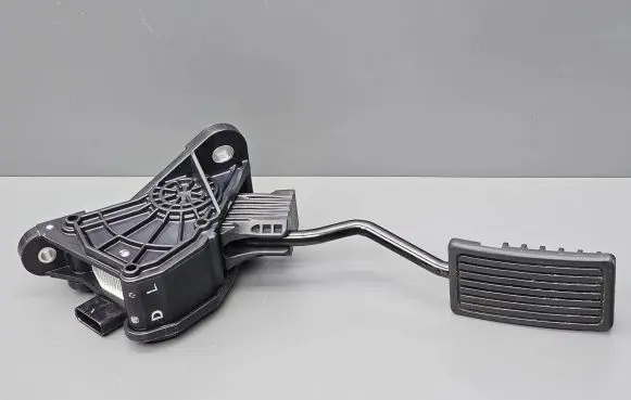 Honda CR-V Accelerator throttle pedal JM14A