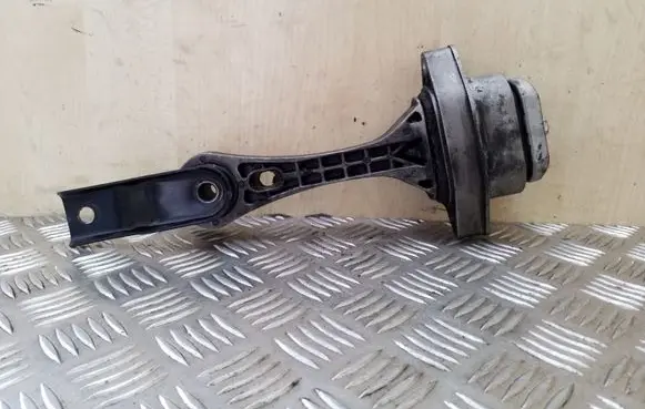 Volkswagen Golf IV Engine mount bracket