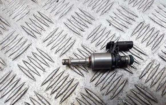 Skoda Fabia Mk3 (NJ) Fuel injector 0261500374 04E906036T