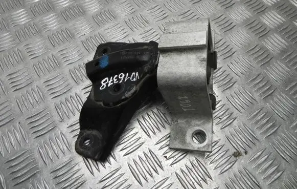 Dacia Sandero Engine mount bracket 805581 VD16378