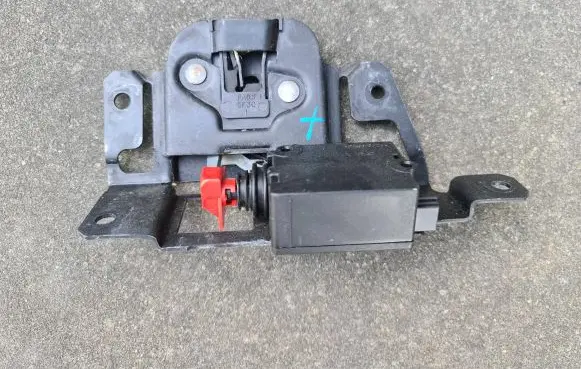 BMW X3 E83 Engine bonnet/hood lock/catch 7201561