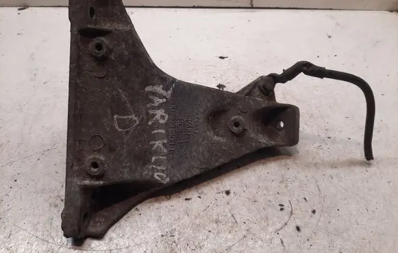Volkswagen PASSAT B5 Engine mounting bracket 8D0199308L