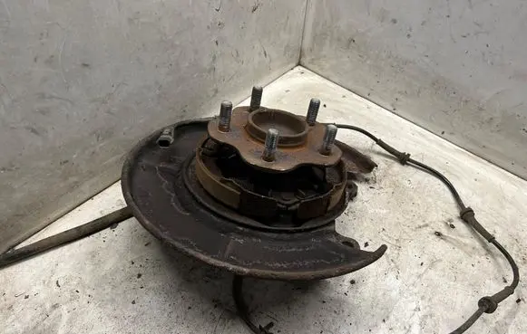 Nissan Qashqai+2 Rear wheel hub