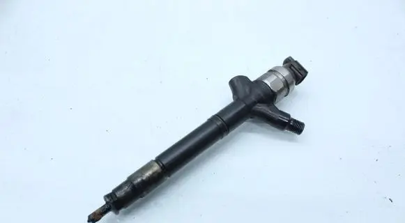 Toyota RAV 4 (XA30) Fuel injector 236700R050