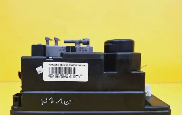 Mercedes-Benz E W210 Central locking vacuum pump 2108002248