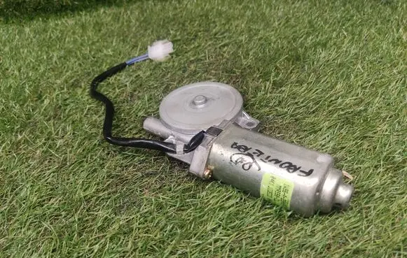 Opel Frontera B Sunroof motor/actuator 1W96A2200BA