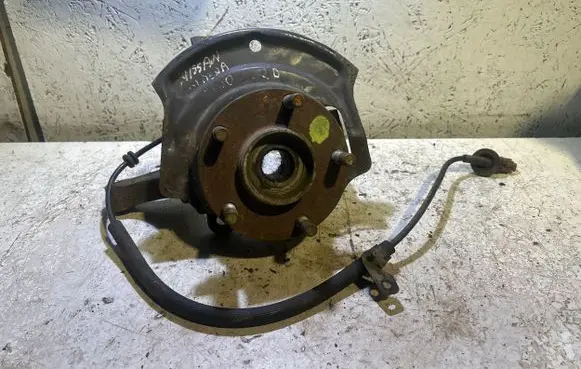 Nissan Almera Tino Front wheel hub
