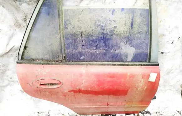 Mitsubishi Lancer Rear door raudonos