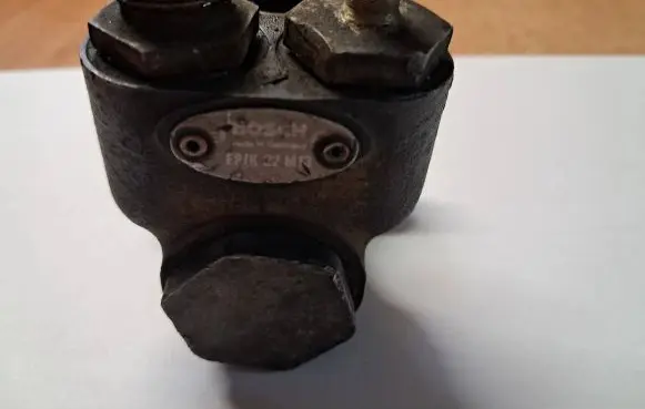 Mercedes-Benz W123 Mechanical fuel pump 0444007014