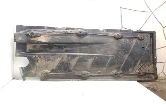 Volkswagen Jetta V Center/middle under tray cover 