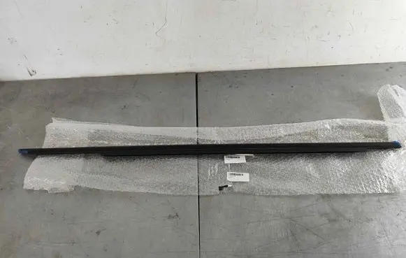 Mercedes-Benz GLE (W166 - C292) Front door glass trim molding A2927251400