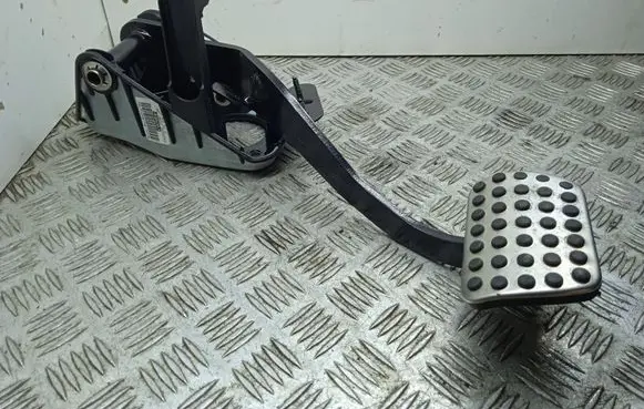 Mercedes-Benz GLE (W166 - C292) Brake pedal A1662900301