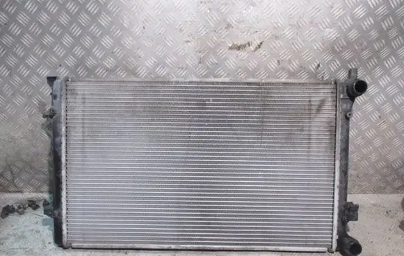 Volkswagen Golf IV Coolant radiator