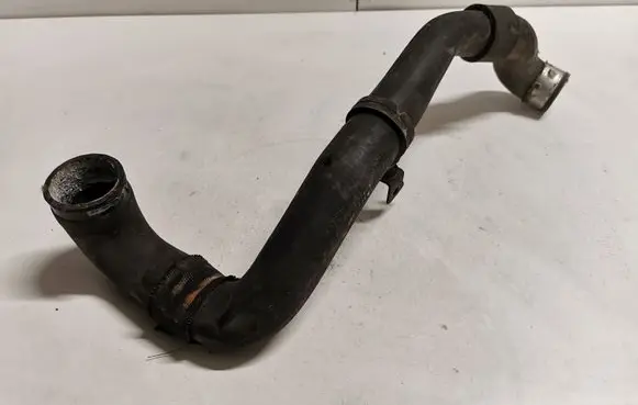 Mercedes-Benz C W203 Engine coolant pipe/hose 2038321694