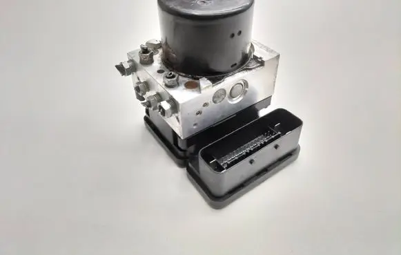 Ford Focus ABS Pump BV612C405AJ