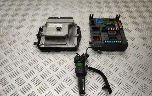 Peugeot 2008 I Engine ECU kit and lock set 9819850080 9663123380 9674001080