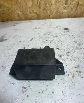 Mercedes-Benz CLS C219 Charging relay A0025426419 0332002167