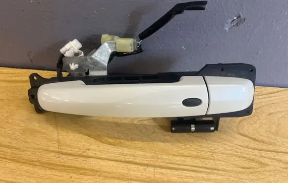 Suzuki Grand Vitara II Loading door exterior handle 