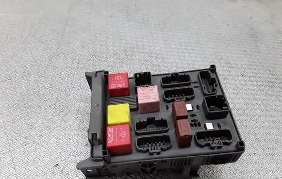 Renault Espace - Grand espace IV Fuse module 518832019