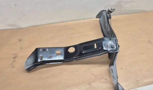 Audi A6 S6 C4 4A Headlight/headlamp mounting bracket