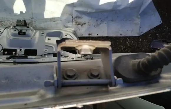 Ford Mondeo MK IV Tailgate/trunk/boot hinge