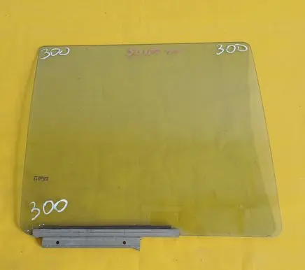 Suzuki Swift I Rear door window glass