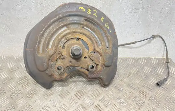 Opel Vivaro Rear wheel hub 91166028