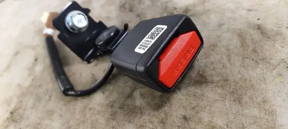 Rear seatbelt buckle