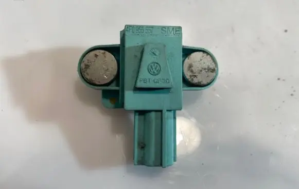 Audi A6 S6 C6 4F Airbag deployment crash/impact sensor 4F0955557