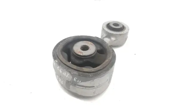 Honda Civic IX Engine mount bracket