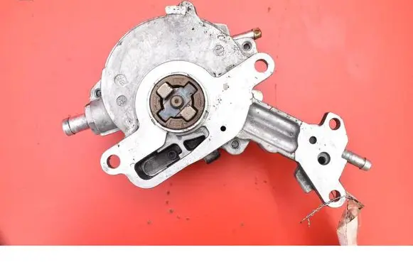 Volkswagen PASSAT B5.5 Vacuum pump 038145209C