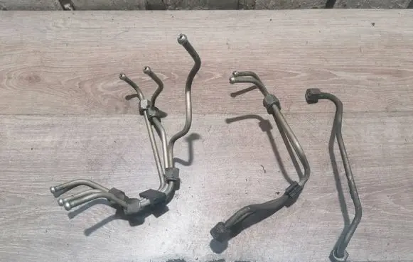 Volvo V70 Fuel injector supply line/pipe 