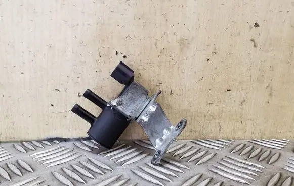 Subaru Forester SH Turbo solenoid valve K5T48580