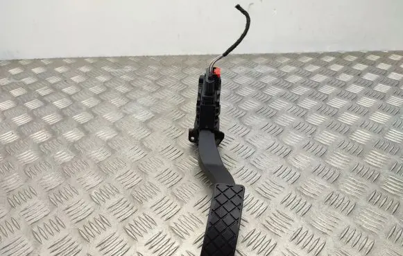 Volkswagen Golf VII Accelerator throttle pedal 5Q1723503H