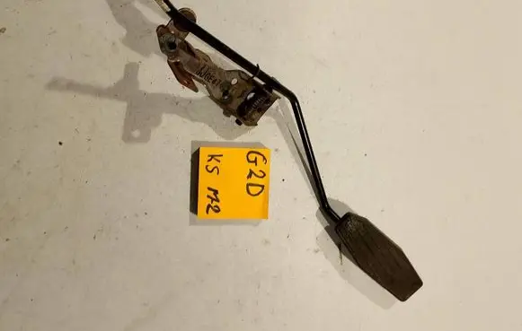 Mazda 323 F Accelerator throttle pedal 86668