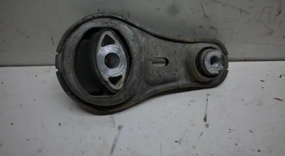 Engine mount bracket