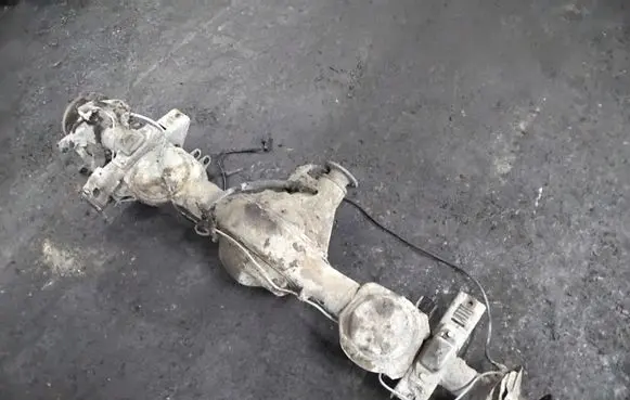 Mitsubishi Pajero Sport I Rear axle beam with reductor 