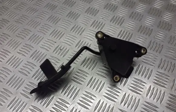 Nissan Micra Accelerator throttle pedal 18002-AX700