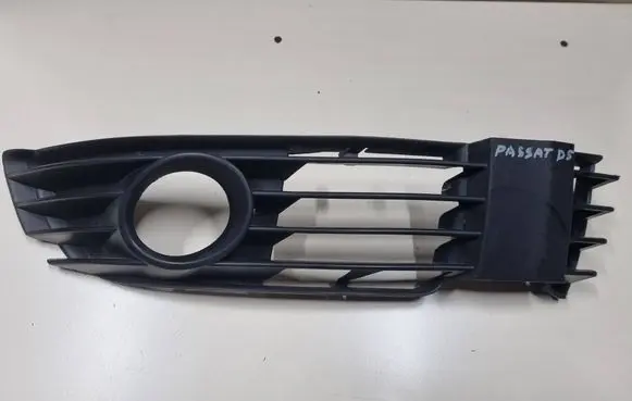 Volkswagen PASSAT B5.5 Front bumper lower grill 5321452