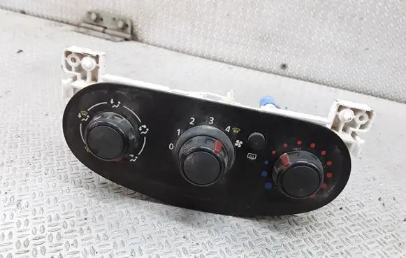 Dacia Sandero Climate control unit E1074247