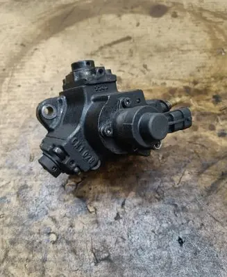 Lancia Delta III Fuel injection high pressure pump 55209062 0445010185 8835479